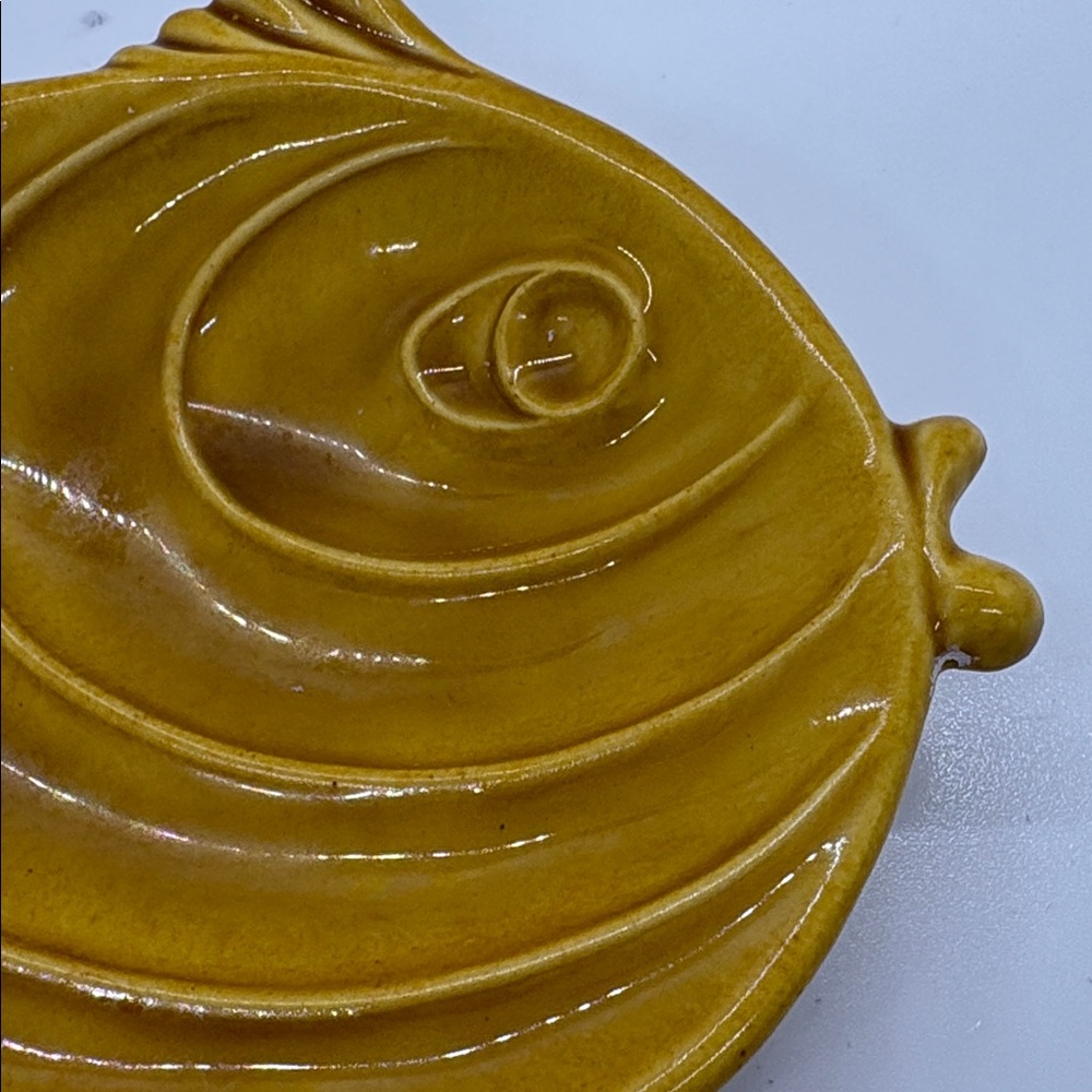 VTG Yellow Fish Ceramic Soap Sponge Dish USA - Picture 2 of 3